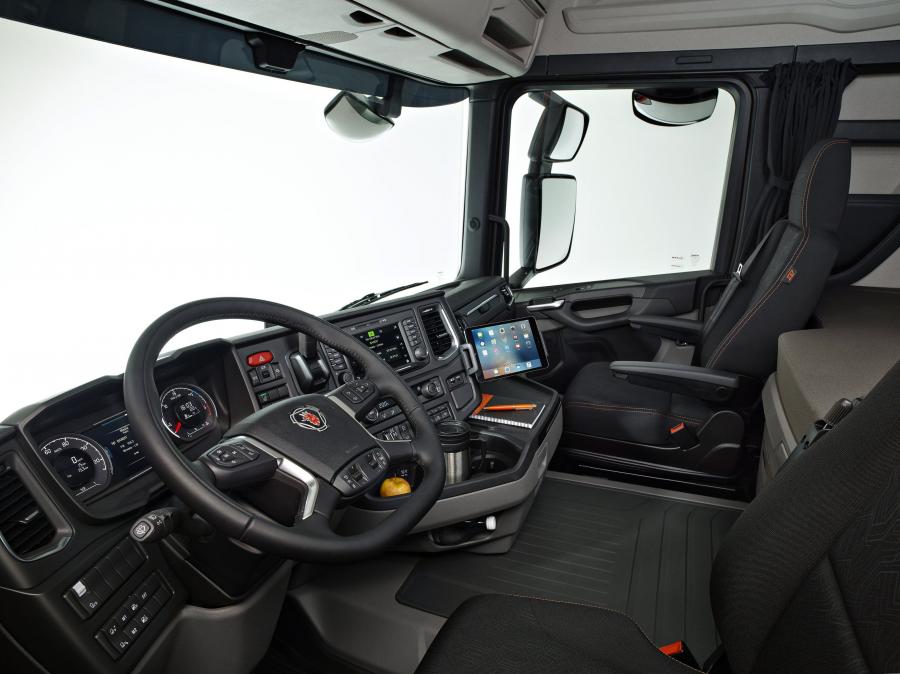 Интерьер Scania R 500 XT 6x4 Tipper 2017 года  (фото 5 из 13)